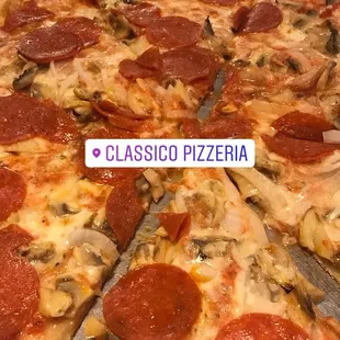 Pepperoni Mushroom Onion pie - eating it here leaves the crust crispy