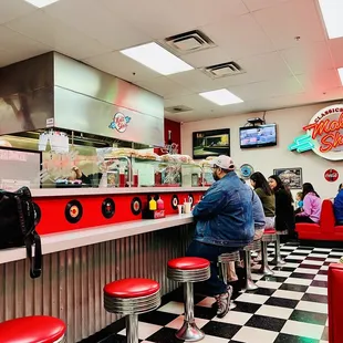 diners waiting for customers