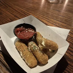 Mozzarella sticks (comes with 6)