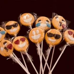 Emoji chocolate pops! Perfect addition to Emoji themed party!