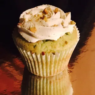 Pistachio cupcakes with fresh mint buttercream frosting topped with roasted crumble pistachios &amp; crushed mint leaves!