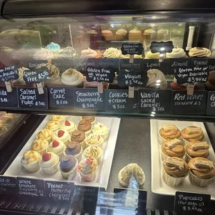 Retail counter with gluten Gluten-Free Cake Cupcakes