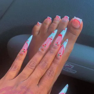 Full set on feet and hands Great price 10/10 definitely would recommend