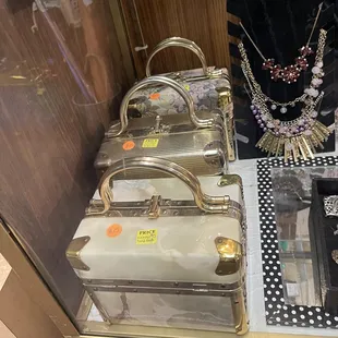 Beautiful stuff !! Great prices!