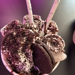 I had the rolled ice cream with a mix of Sweet Brownie and Oreo Blast.