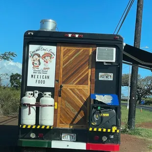 The back side of the truck  being Latina as soon as I saw the license plate on the top right I Lol&apos;d right away