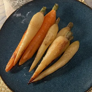Roasted carrots glazed with honey &amp; thyme