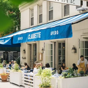 Claudette exterior on Fifth Ave
