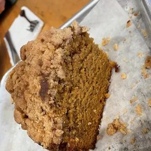 Perfectly "pumpkinny"(yeah, it's a word!) coffee cake.