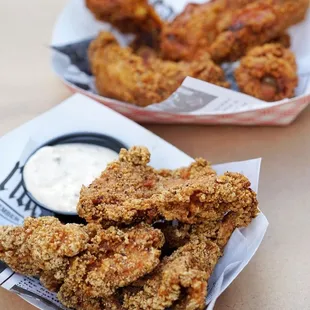 chicken wings, bbq wings, fried chicken wings, fried chicken, chicken, bbq chicken, poultry, chicken wings and fried chicken, food