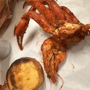Snow crab and shell on shrimp. Give it all to me with a little kick. We added garlic bread.