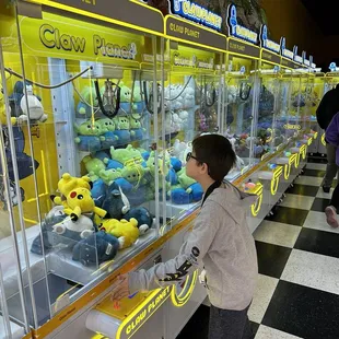 Pokémon claw machine