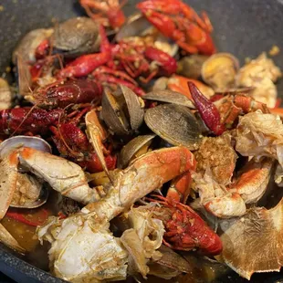 Togo and add crabs and more clams