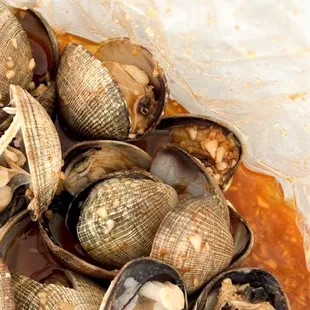 Clams w/ Shackie Sauce ($15.99/lb) - 3/5 stars