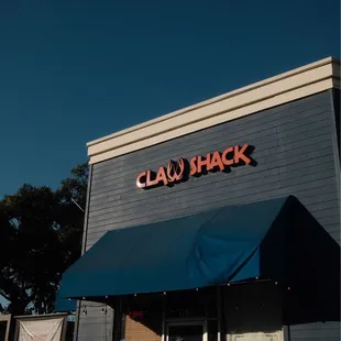 IG: @ifoodiejenn + @aiycejenn | Claw Shack Store Front