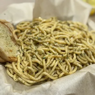 Garlic Butter Noodle with bread