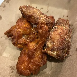 Crispy chicken wings, delicious!
