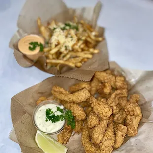Calamari, 10/10, garlic fries, 7/10