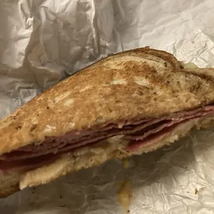 Corn beef sandwich with very little meat