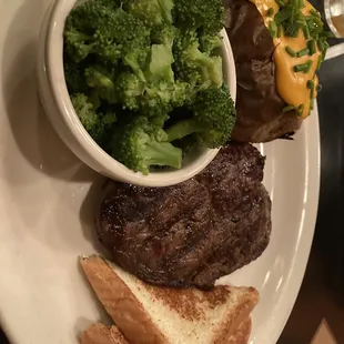 8 oz steak , steamed broccoli, loaded baked potatoes, Texas toast bread