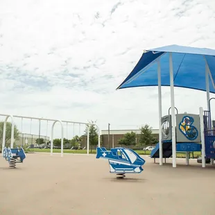 Kids 2-5Y have their own play area with age-appropriate equipment.