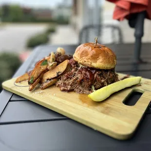 Pulled Pork Sando w/ fries