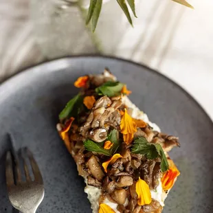 Mushroom toast/ ricotta/ herbs 18
