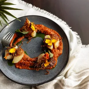 Scallops/ makony tomato sauce/ crispy alliums 24