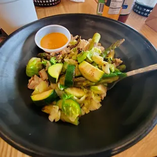 Bowl wirh zucchini, Brussels, asparagus and chicken