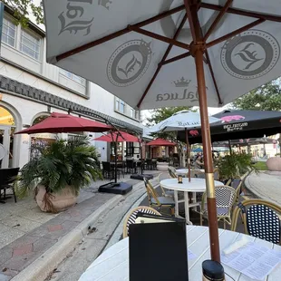 Outdoor seating - plenty of space