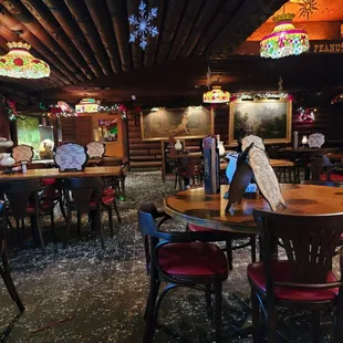 Very clean and spacious table setup