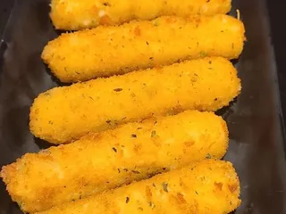 Celebrities Parkway Grill