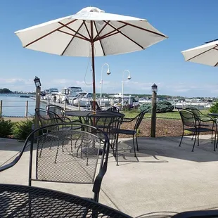 Looking for waterfront dining where the food is as good as the view? Cleats Club Seat Grille Marblehead is a restaurant and b...