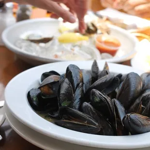 Crab legs and mussels