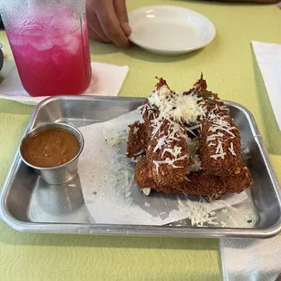 Fried queso bites