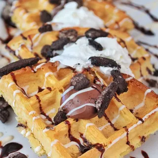 Cookies & Cream Waffle Sundae