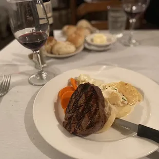 8 oz filet with scalloped potatoes, carrots, cauliflower