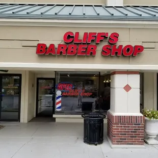The front of Cliff's Barber Shop, facing University Boulevard.