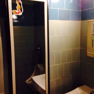 Cliff's hideaway bathroom