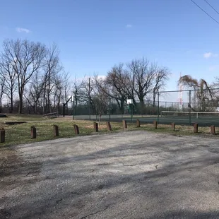 There is a small parking lot if you travel down the alley beside the park
