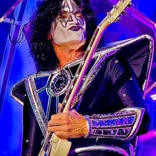 KISS - END OF THE ROAD TOUR 2023