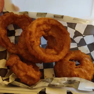 Onion rings 80% breading with a thin slice of onion