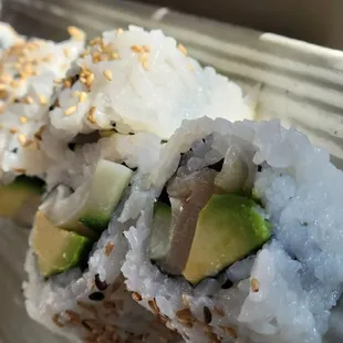 Hamachi roll