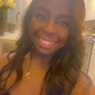 Shari V.