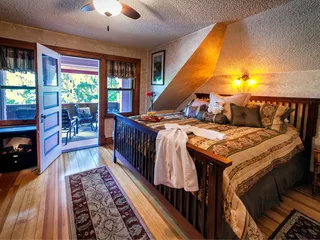 Holden House 1902 Bed & Breakfast Inn