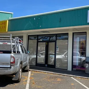 Even their store sign is gone. :(