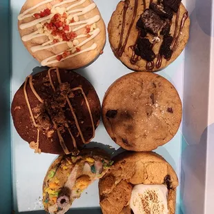 6 cookies. Well 5 and a half cookies because half a cookie got stolen by my daughter before the photo was taken.