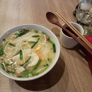 Crossing-Bridge Rice Noodle /