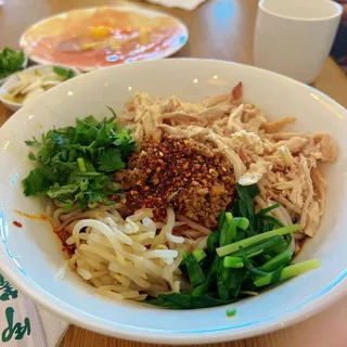 Steaming-Pot Rice with Taro, Pea, and Chicken /