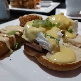 Bratwurst Benedict